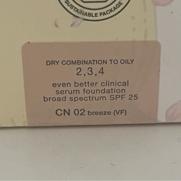 CLINIQUE Even Better Clinical Serum Foundation Broad Spectrum SPF25 CN 02 Breeze - Picture 8 of 10